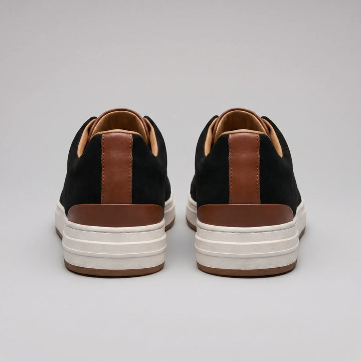 Gemakkelijke zwarte slip-on sneakers voor heren, stijlvolle instappers voor elke dag.