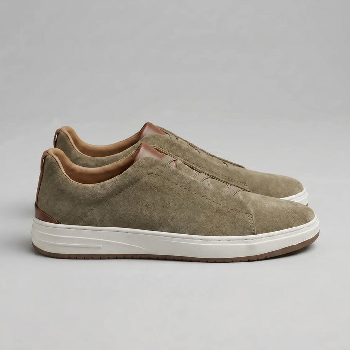 Veelzijdige khaki slip-on herensneakers, comfortabel en passend bij diverse casual mode.
