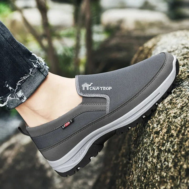 Ademende heren slip-on schoenen, perfect voor casual wandelingen en voetcomfort. Model John.