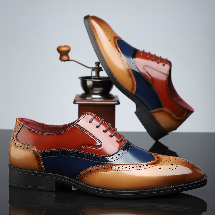 Bruine glanzende heren wingtip brogues, elegante veterschoenen voor zakelijke en klassieke outfits.
