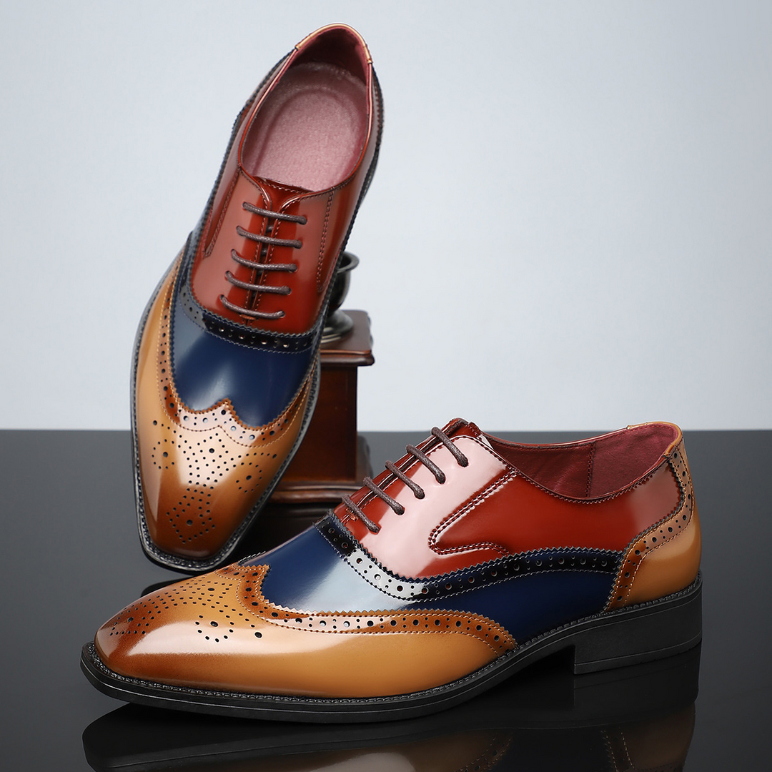 Zwarte glanzende wingtip brogue veterschoenen voor heren; formele en stijlvolle zakelijke schoenen.