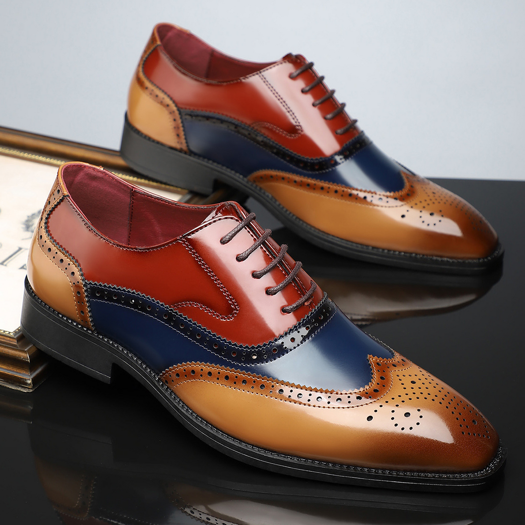 Groene glanzende heren wingtip brogues, unieke klassieke veterschoenen voor een opvallende look.