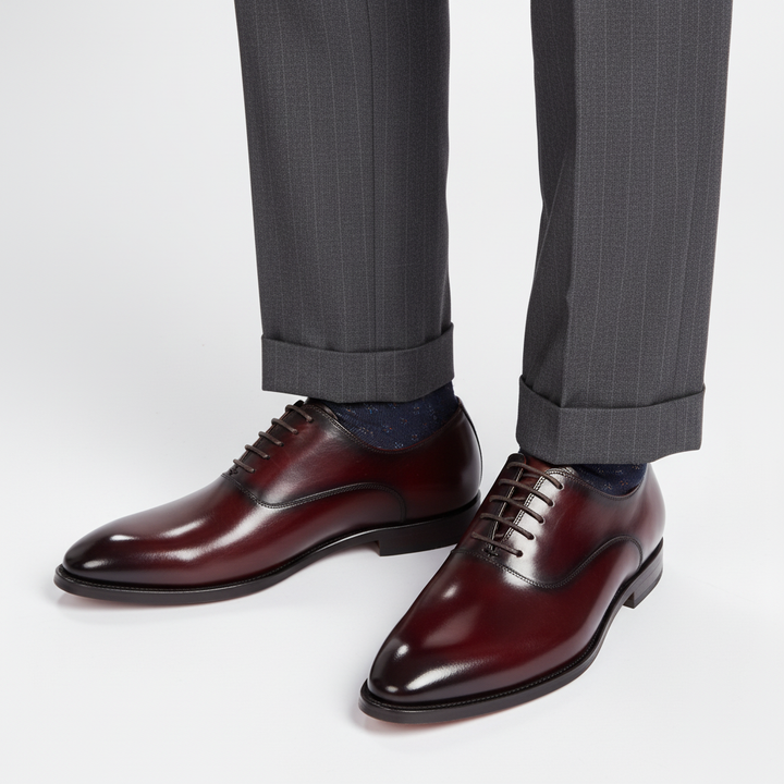 Elegante bruine lederen herenschoenen, comfortabel en stijlvol voor een zakelijke of feestelijke outfit.
