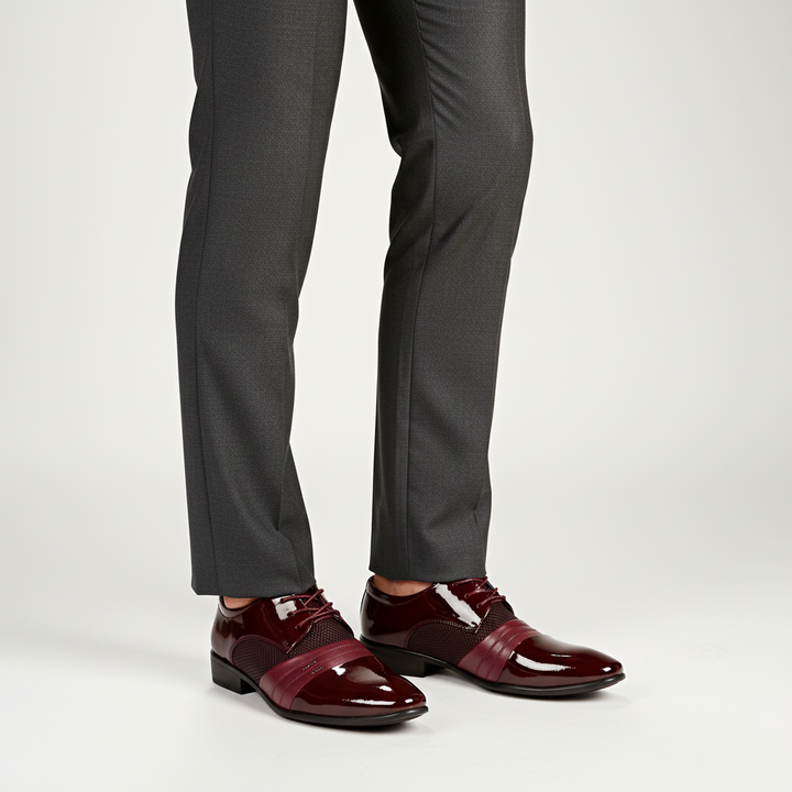 Bruine elegante heren veterschoenen met neus. Klassiek design, perfect voor stijlvolle outfits en zakelijk gebruik.