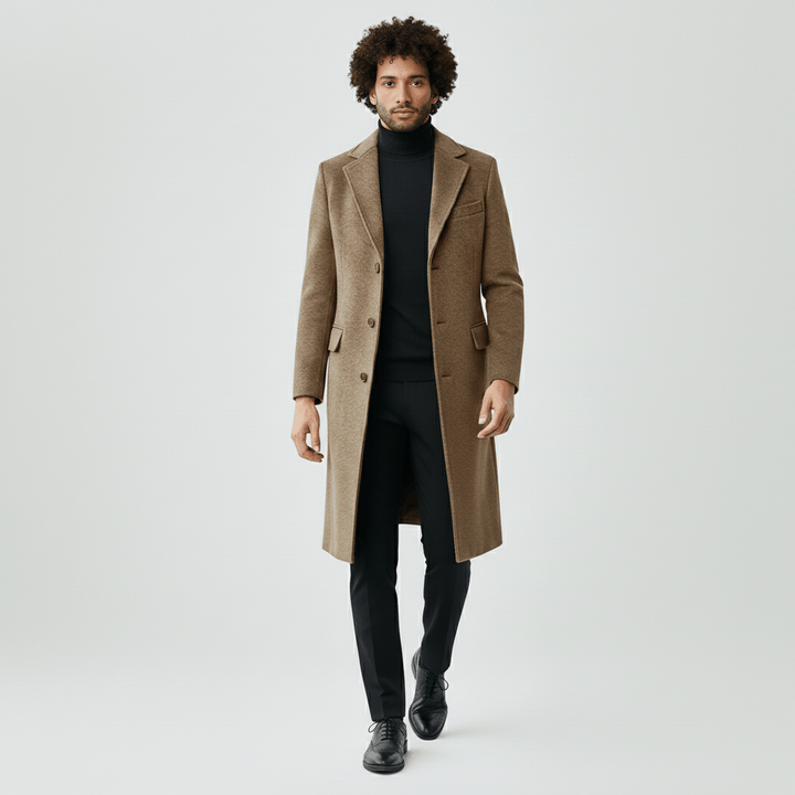 Elegante herenmantel met warme voering en tijdloze knoopsluiting. Ideaal voor koude dagen.