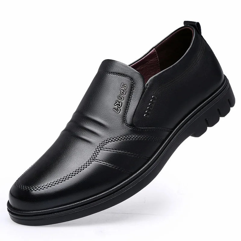 Zwarte heren comfortschoen Adam met gepolsterde zool en elastische sluiting; ideaal voor zakelijk of casual gebruik.