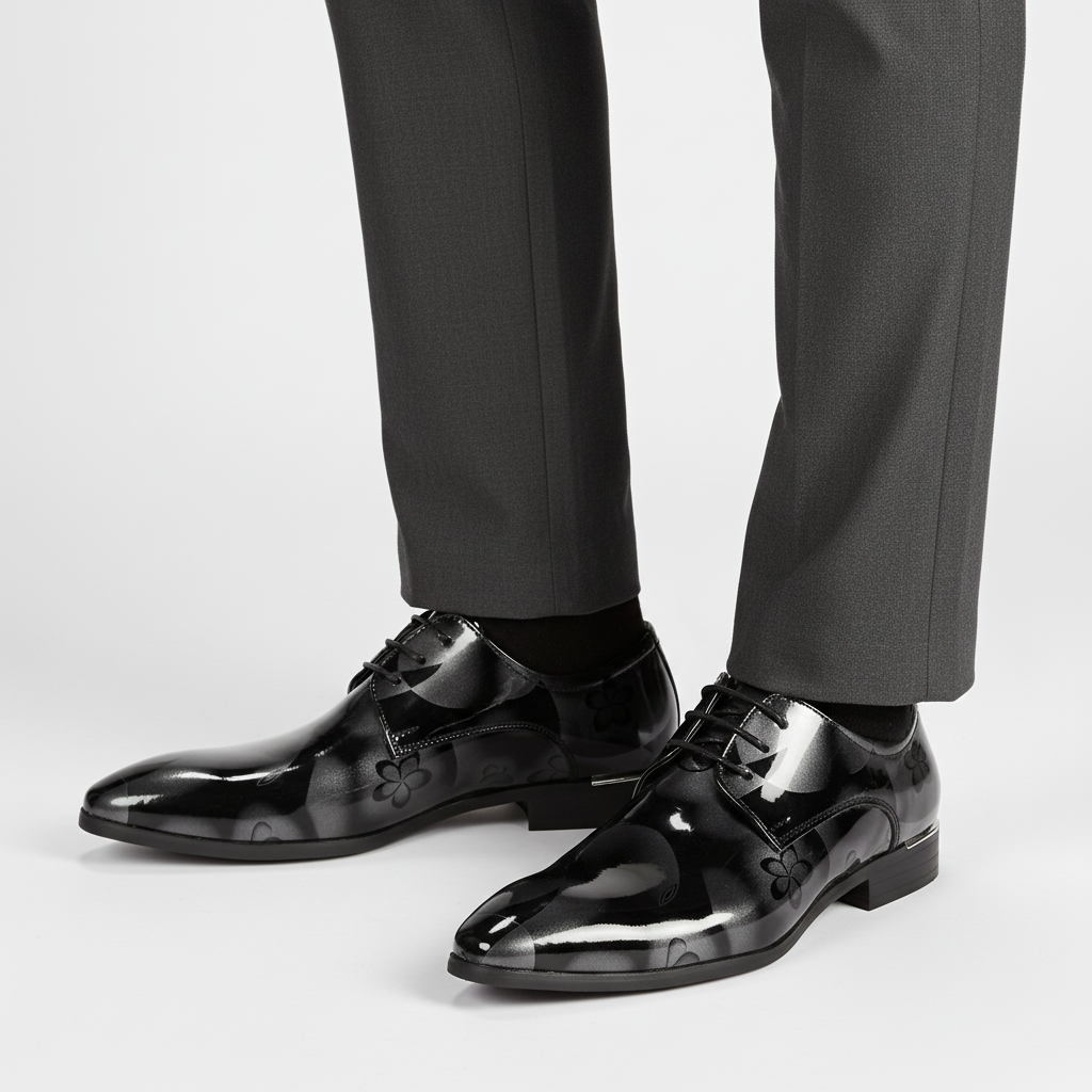 Klassieke lederen herenschoen 'Hugh'. Stijlvol, comfortabel, met veters en antislip. Perfect voor elke man.
