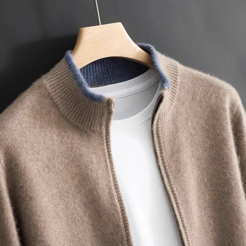Gebreid herenvest met ritssluiting, regular fit. Essentiële bovenkleding voor mannen.