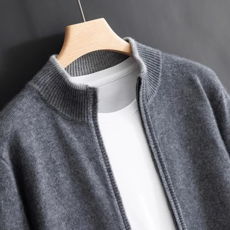 Maak je outfit compleet met dit stijlvolle herenvest, ritssluiting en regular fit.