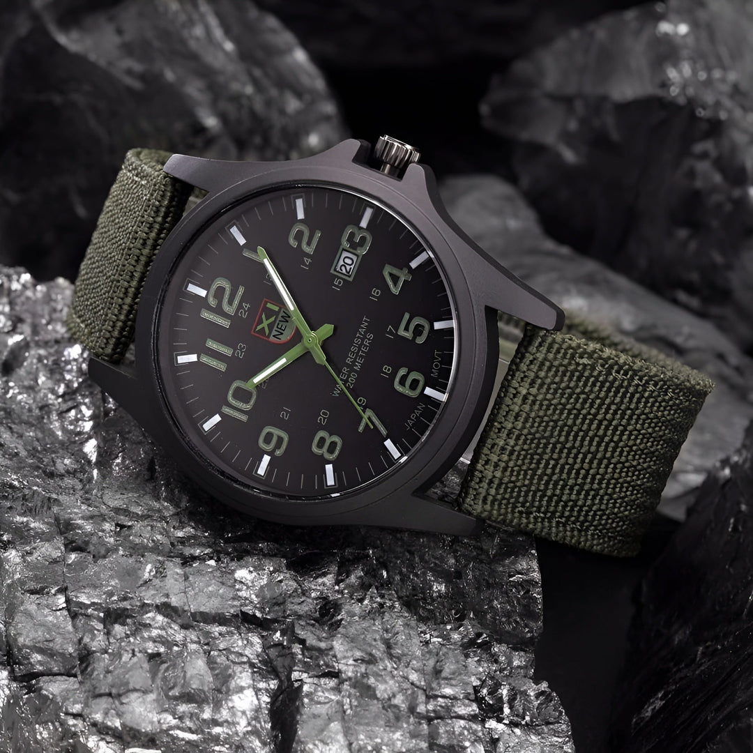 Unisex tactisch outdoor horloge, geschikt voor alle seizoenen. Robuust, sportief en duurzaam, met siliconen band.