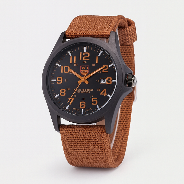 Sportief herenhorloge in actie tijdens een outdoor activiteit. Dit robuuste tactische horloge is duurzaam en waterbestendig.