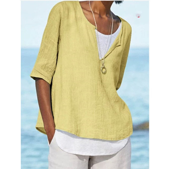 Comfortabel damesshirt, V-hals, perfect voor een ontspannen, casual dag, beschikbaar in diverse kleuren.