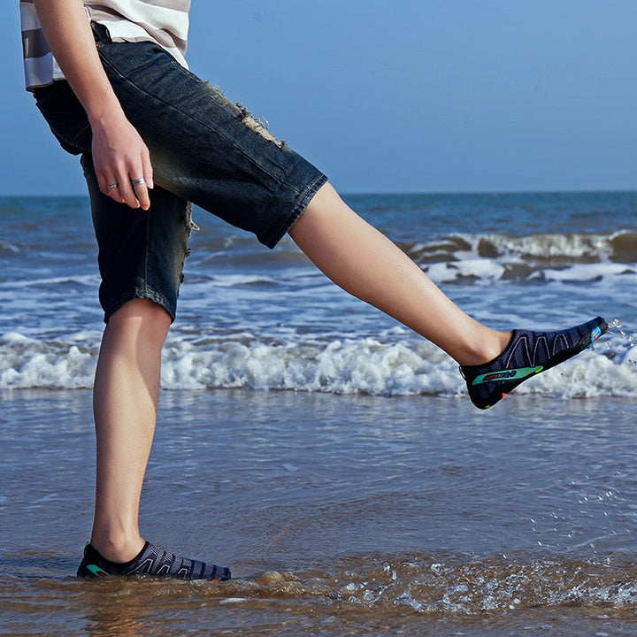 Unisex waterschoenen voor optimale voetbescherming, ideaal voor zwemmen, strand en watersport.
