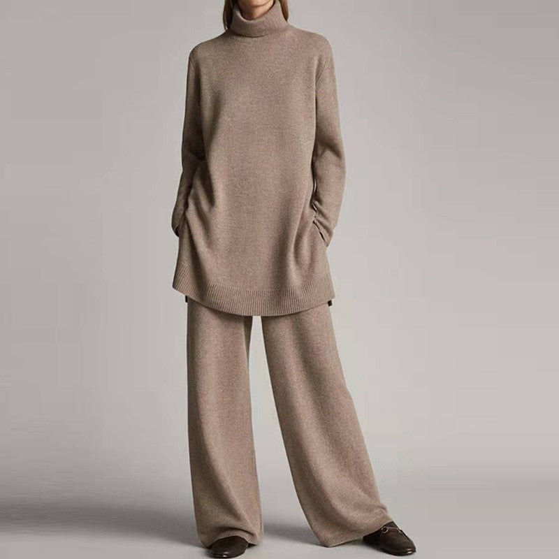 Zachte en comfortabele dames loungewear set met coltrui en broek, ideaal voor ontspannen thuisdagen.