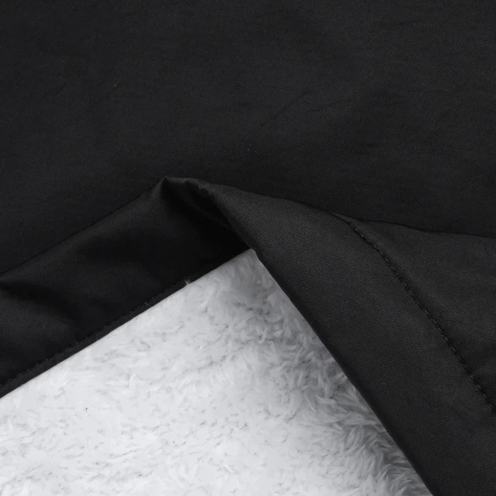 Waterdichte Faye regenjas voor dames, beschermt tegen weer en wind, met een elegante uitstraling.