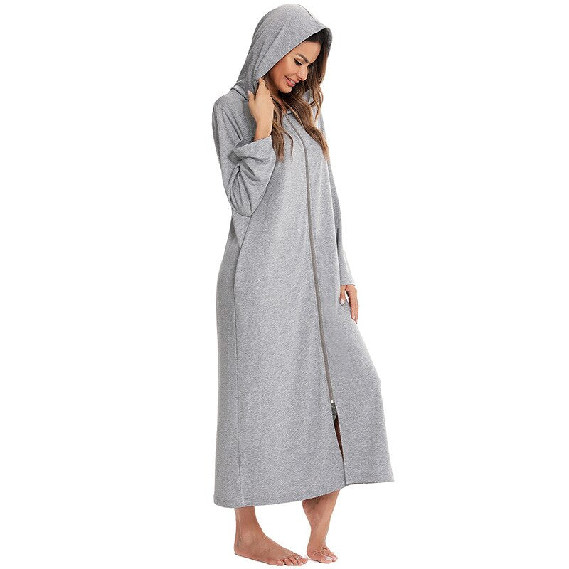 Ultiem comfortabele dames badjas met rits en capuchon. Perfect voor ontspannen momenten als loungewear.