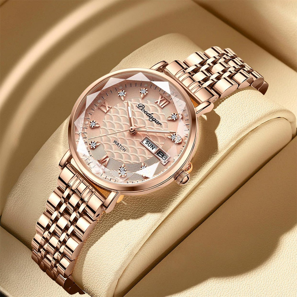 Vrouwelijk CoolWatch™ dameshorloge om pols, toont trendy rosegouden kast en band. Stijlvol modeaccessoire.