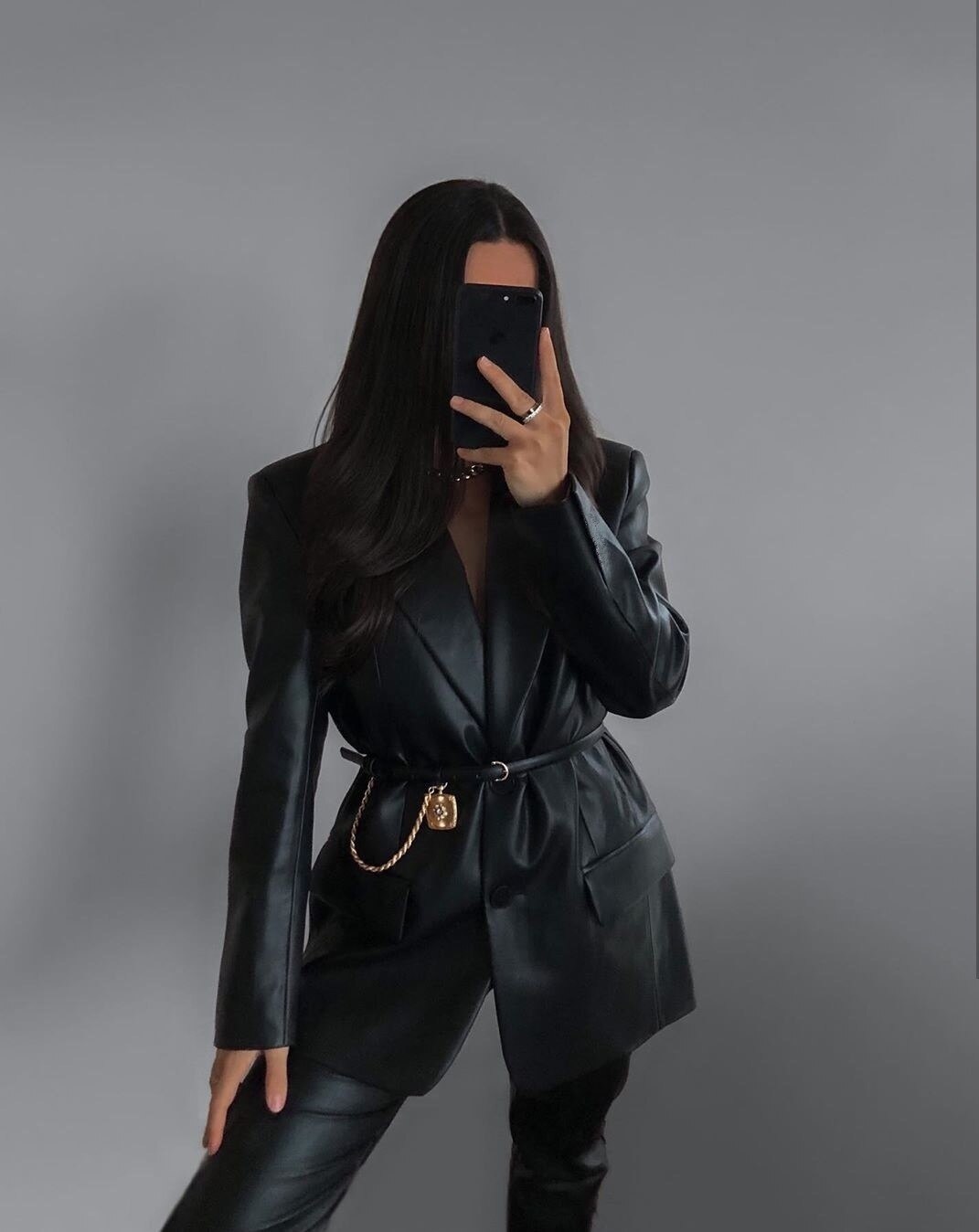 Veelzijdige zwarte damesblazer 'Camille', ideaal voor modieuze casual chic of formele outfits.