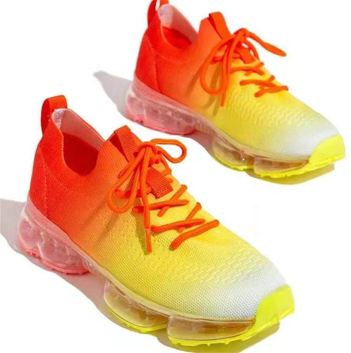 Zijkant van SofiesSneaks orthopedische dames sneakers; casual, comfortabel en modieus design.
