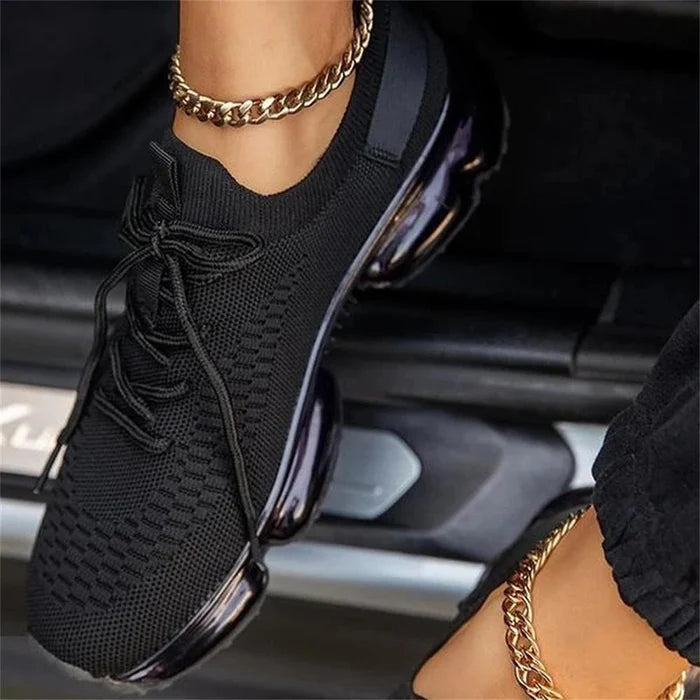 Witte orthopedische dames sneakers; sportief, comfortabel en geschikt voor lange dagen. SofiesSneaks.