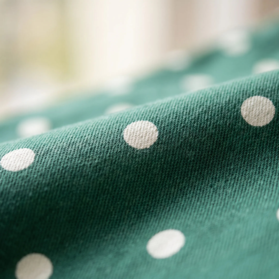 Speelse retro stippenprint dames barreljeans, high-waist, perfect voor een zomerse, modieuze look.