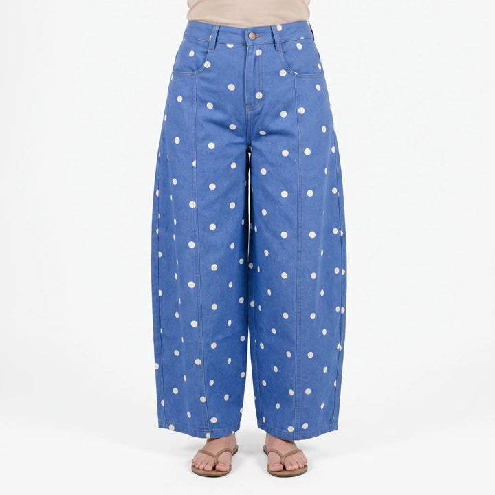 Comfortabele high-waist barrel jeans voor dames met retro stippenprint; stijlvol en trendy.
