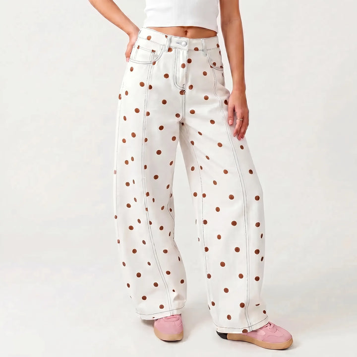 Comfortabele barrelbroek voor dames met hoge taille en vrolijke stippen, ideaal voor een casual look.