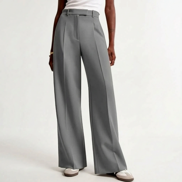 Zakelijke dames pantalon met wijde pijp en hoge taille. Elegante en veelzijdige broek voor een professionele look.