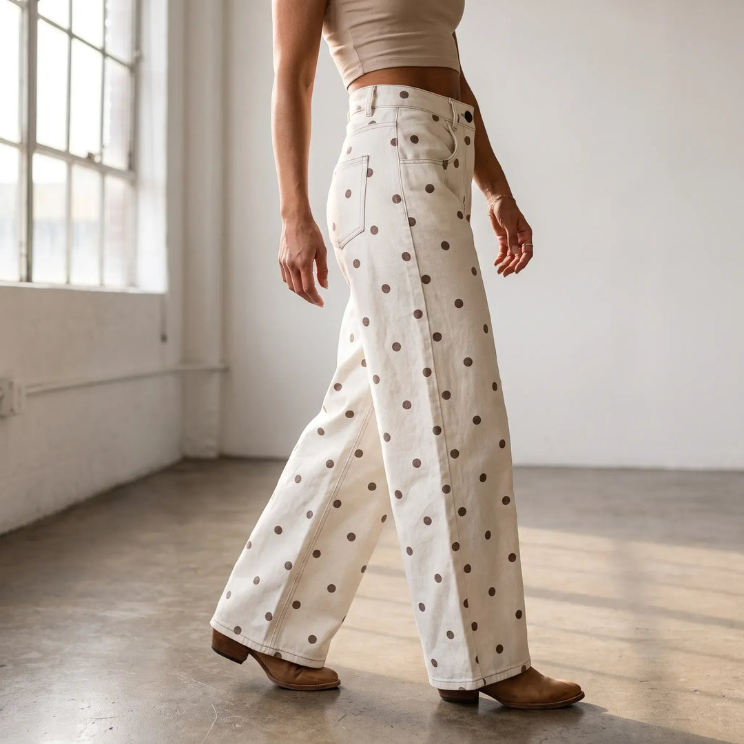 Dames high-waist barrelbroek met trendy stippen en wijde pijpen, ideaal voor casual herfstmode.