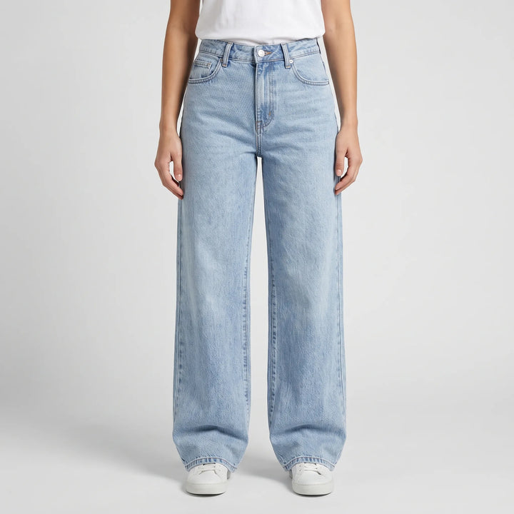 Modieuze dames jeans met hoge taille en comfortabele wijde pijpen, perfect voor een trendy casual outfit.