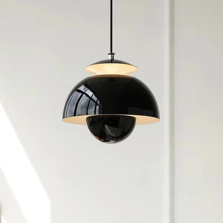 Moderne Scandinavische LED hanglamp. Stijlvolle interieurverlichting met bloem design voor sfeer.