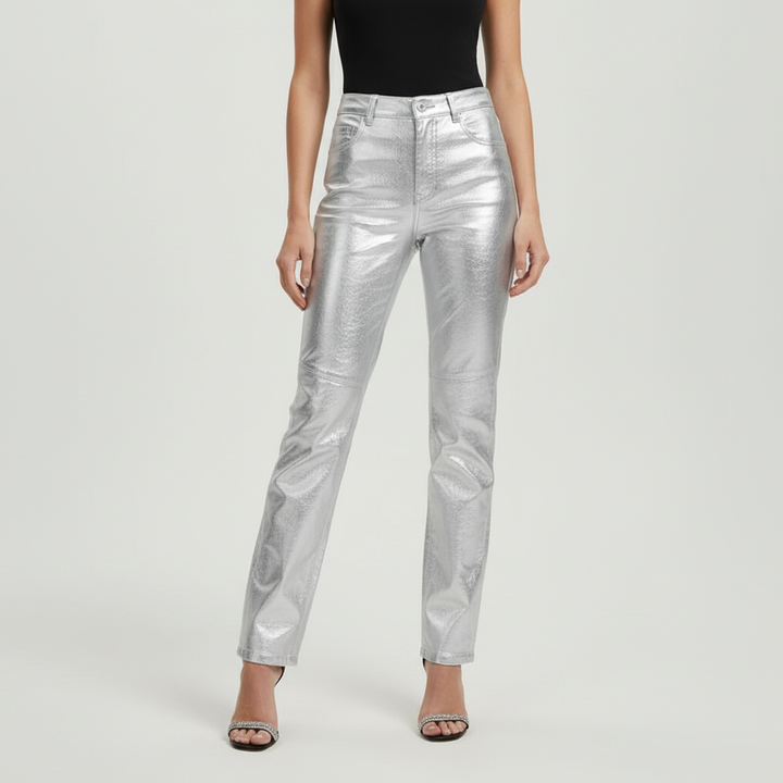 Trendy dames metallic broek met losse pasvorm en hoge taille; perfect voor feestjes of een casual chic look.