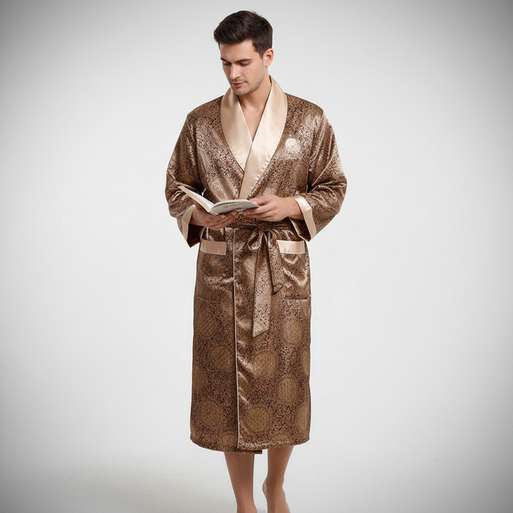 Elegante heren badjas met verfijnd patroon, gemaakt van zacht satijn. Luxe loungewear voor mannen.