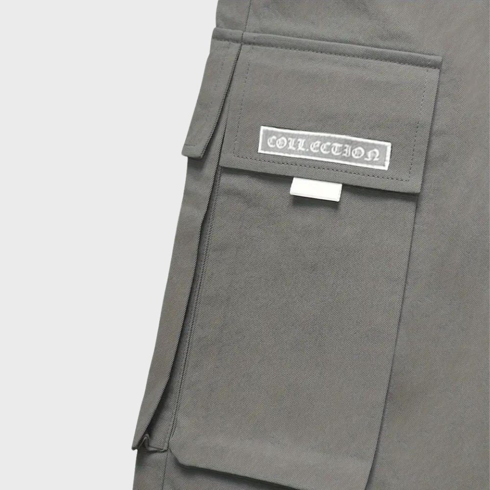 Heren cargo broek in khaki, zwart of grijs met handige zakken en verstelbaar koord voor moderne stijl.