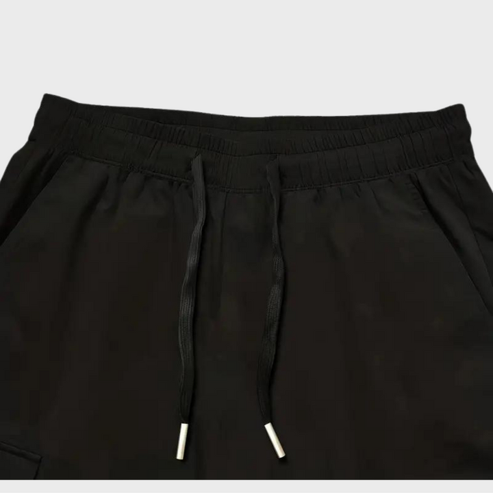 Khaki heren cargo broek met verstelbare taillekoorden en handige zijzakken.