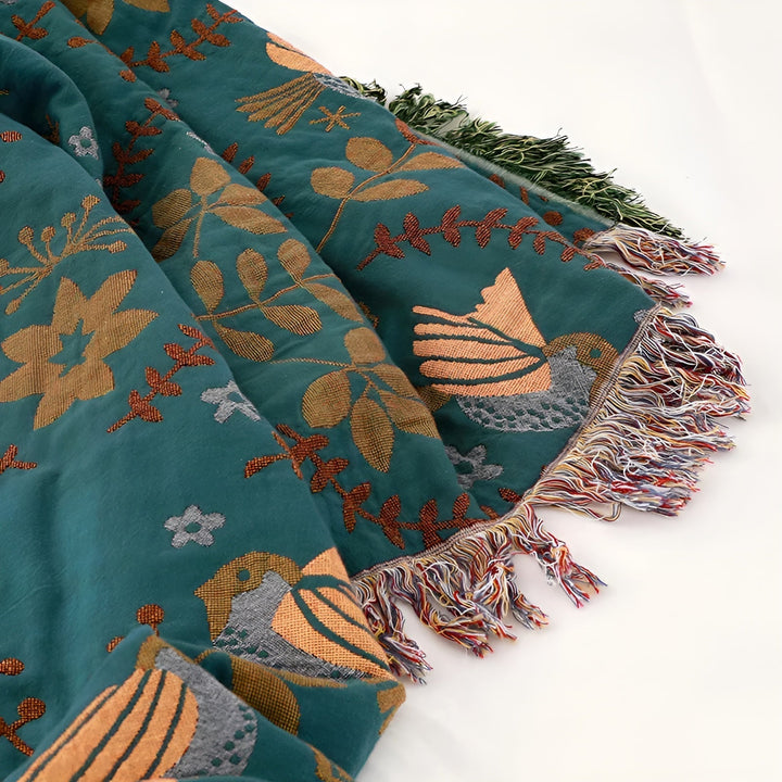 Veelzijdige katoenen deken met geborduurde natuurprint van vogels & bloemen. Omkeerbare bedsprei/bankdeken.