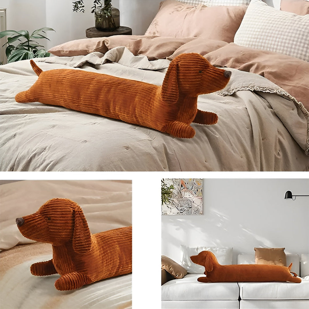Pluche ergonomisch teckelkussen DaxiRest, een comfortabel, knuffelbaar sierkussen voor interieurdecoratie.