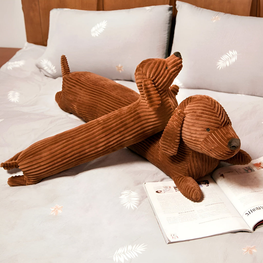 Pluche ergonomisch teckelkussen DaxiRest, ideaal voor comfort en woondecoratie.