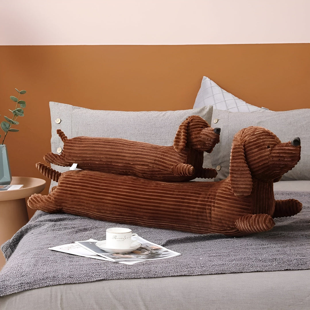 Zacht pluche teckelkussen, knuffelbaar sierkussen voor een gezellige kinderkamer of woonkamer.