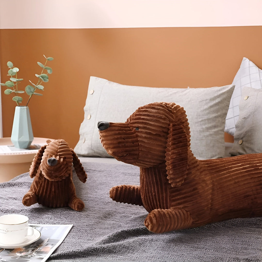 Optimaal comfort met dit pluche teckelkussen DaxiRest, een ergonomisch sierkussen voor ontspanning.