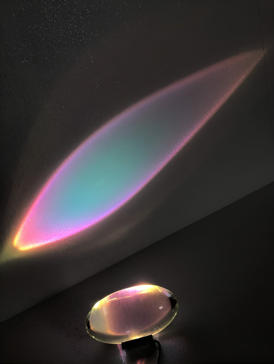 LED sfeerlamp met prisma projectie, ideaal voor feesten, ontspanning of meditatie.
