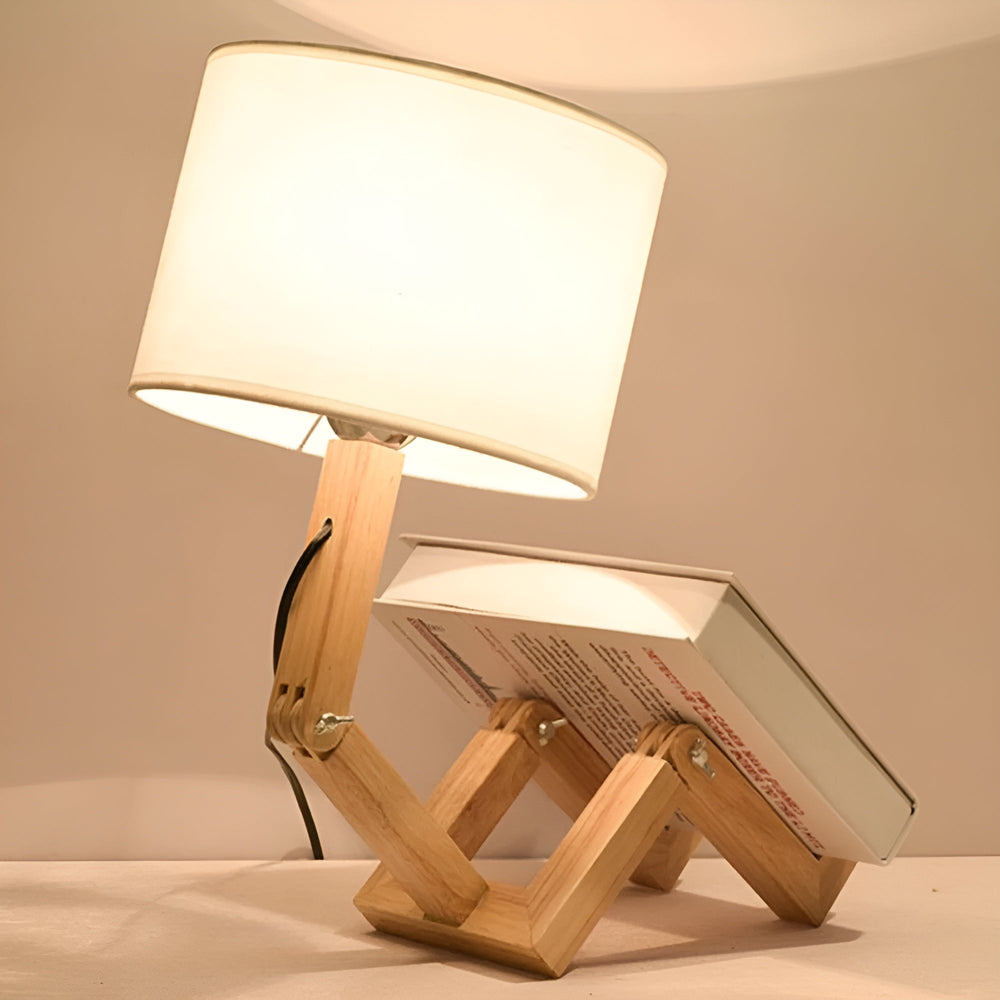 Verstelbare LumoBot robot tafellamp van massief hout; ideaal als leeslamp.