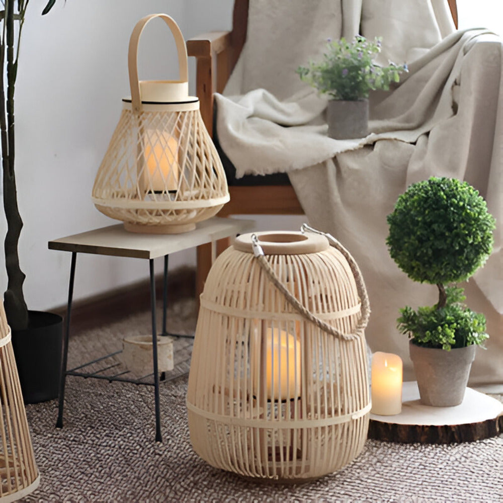 LED Rattan Lantaarn: Moderne handgemaakte rattan lantaarn met LED verlichting voor binnen & buiten. Energiezuinig.