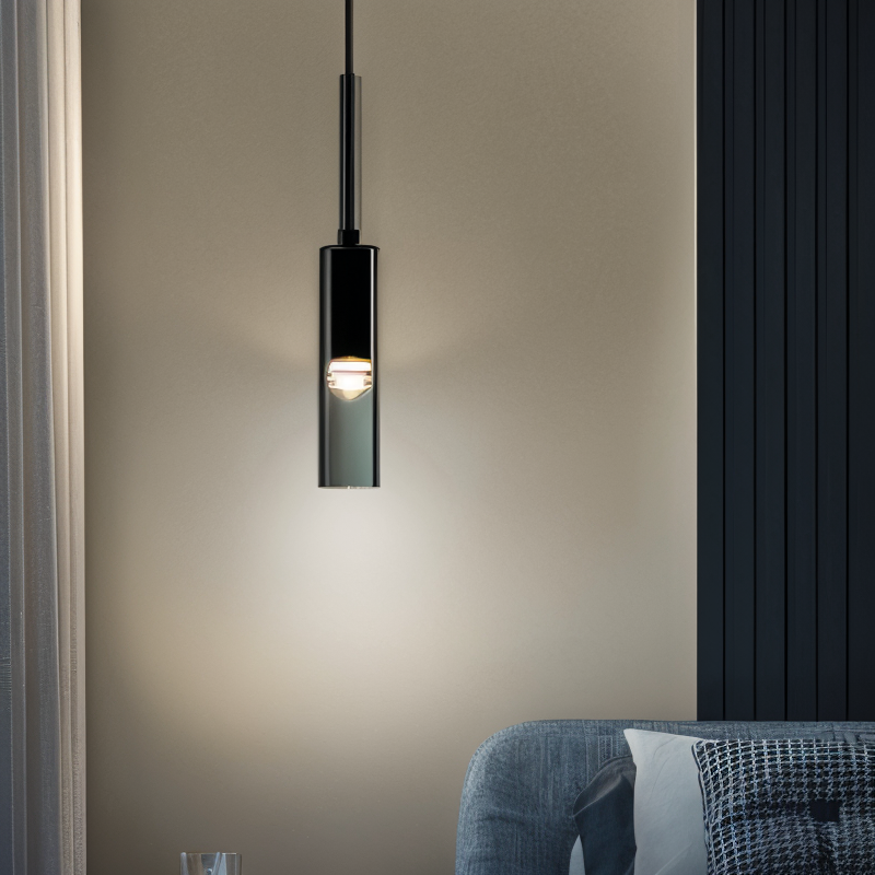 Stijlvolle Orvane wandlamp, minimalistisch design met rookglas kap en metaal, perfecte sfeerverlichting.