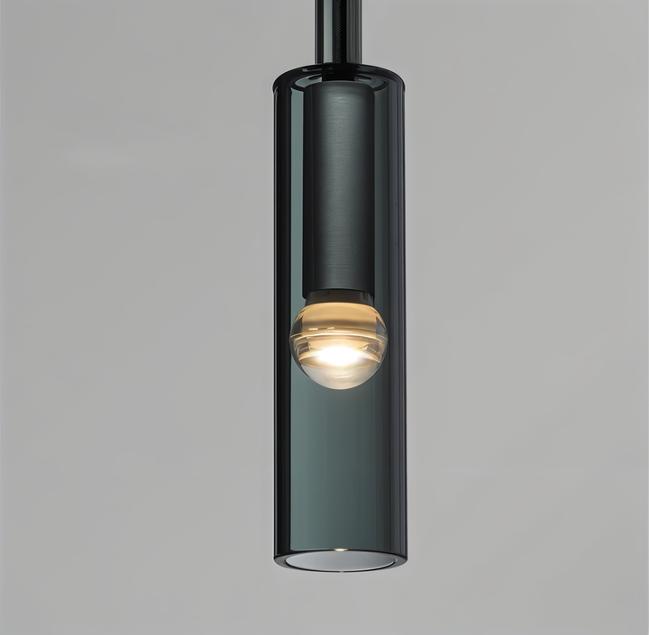 Minimalistische Orvane muurlamp met rookglas voor hal of gang, voegt een design touch toe.
