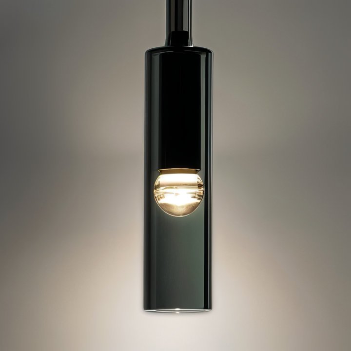 Design Orvane wandlamp met rookglas, modern en minimalistisch, voor een chique interieur.