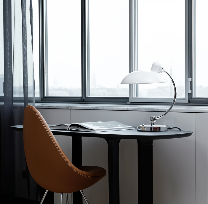 Functionele verstelbare tafellamp van ijzer, vintage look, perfect als kantoorlamp of leeslamp.