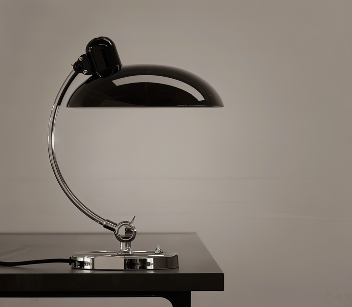 Stijlvolle vintage bureaulamp van ijzer, Virella, perfecte verstelbare verlichting voor elke werkplek.