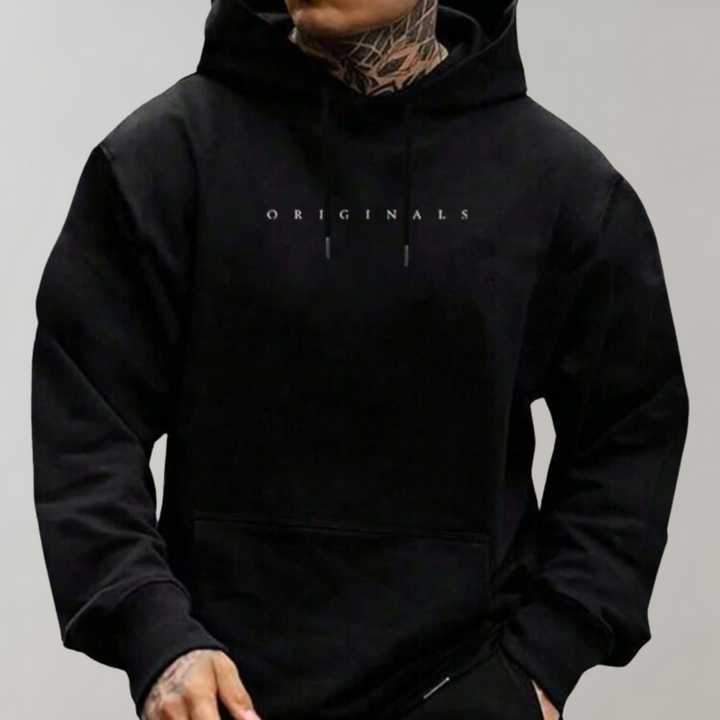 Zwarte heren pullover hoodie met trendy tekstprint, perfect voor modebewuste mannen. Comfortabele streetwear stijl.