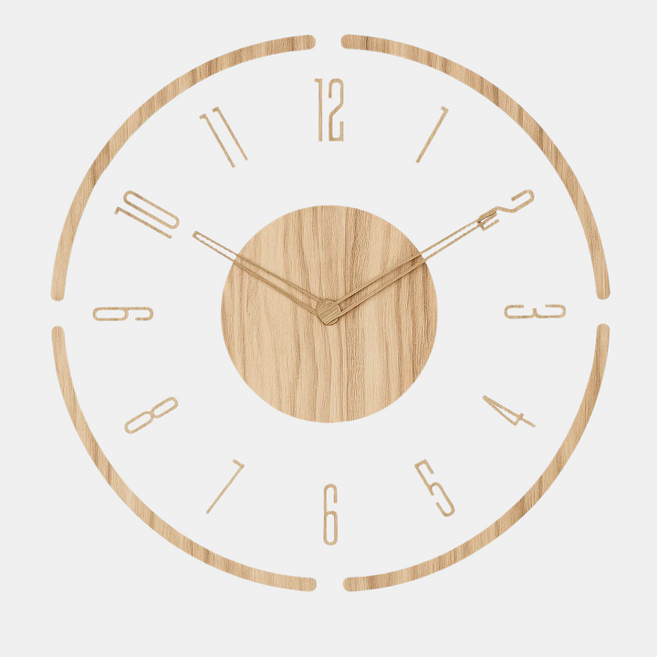 Minimalistische ronde wandklok met stille beweging, ideaal voor een rustige woonkamer of slaapkamer.